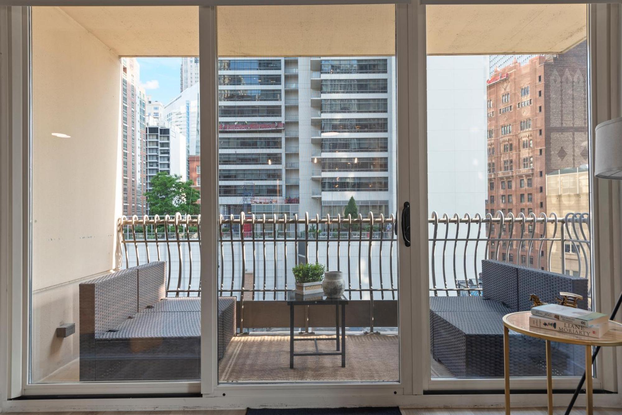 The Bernardin Gold Coast Luxury Apartments Near Magnificent Mile Chicago Exteriér fotografie