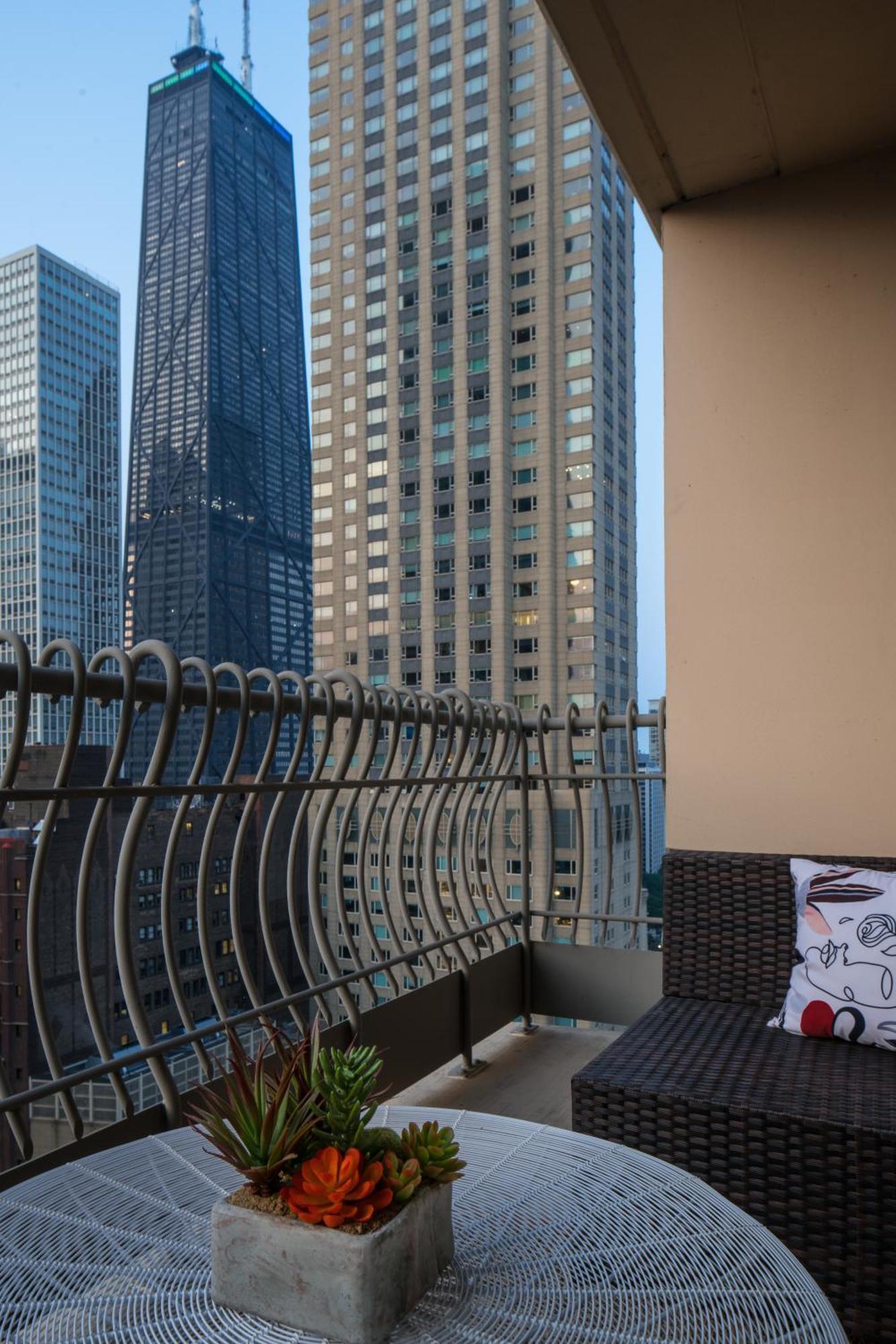 The Bernardin Gold Coast Luxury Apartments Near Magnificent Mile Chicago Exteriér fotografie